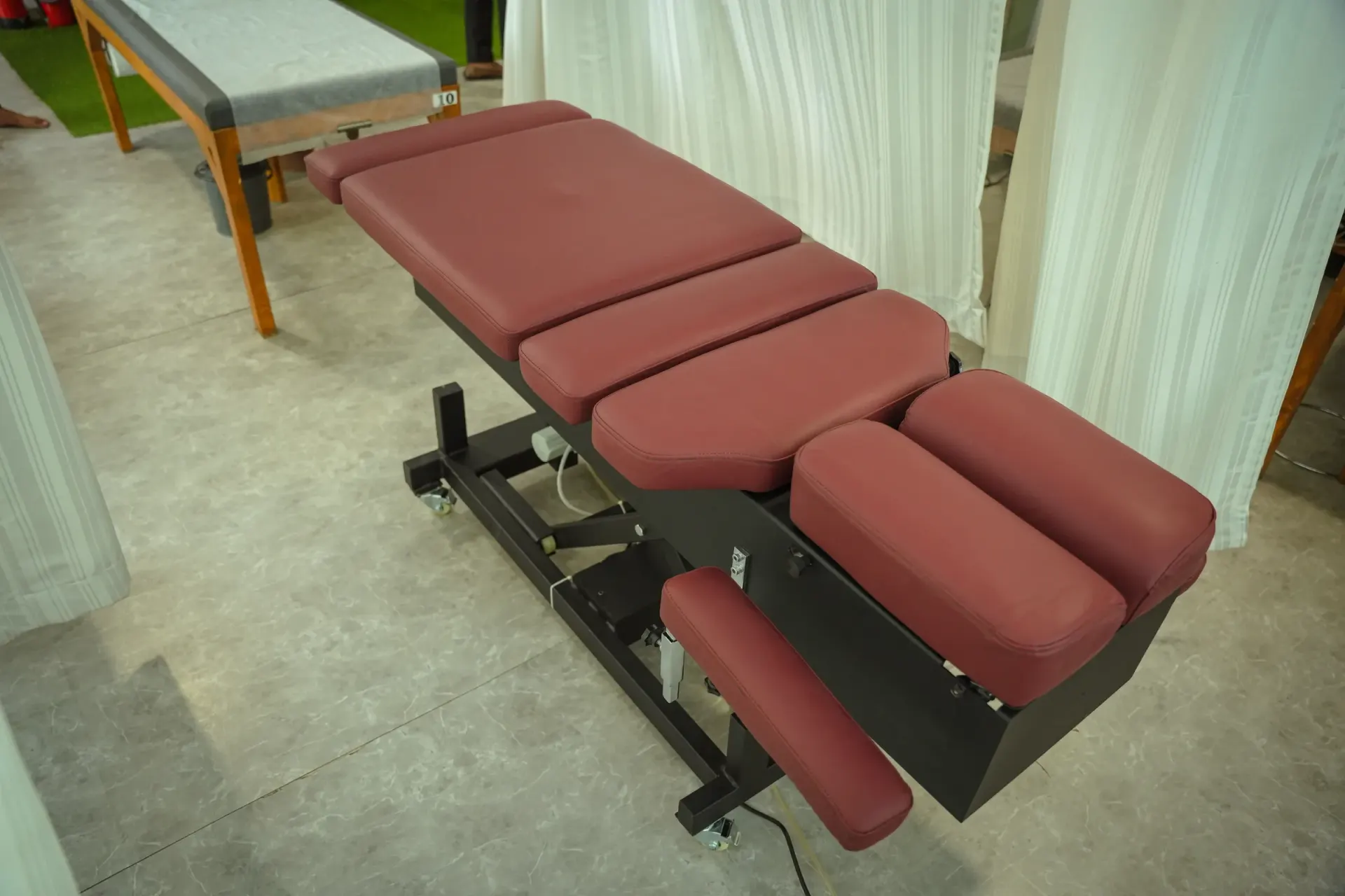 Automatic Chiropractic Air Drop Table — Smart Medicure